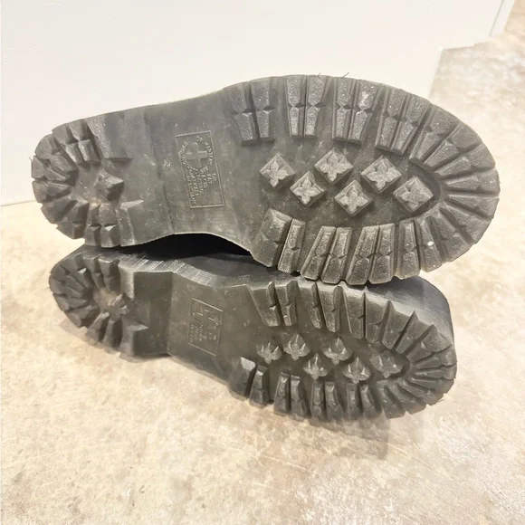 Vegan Jadon Max Platform Dr Martens Boots - Picture 5 of 6